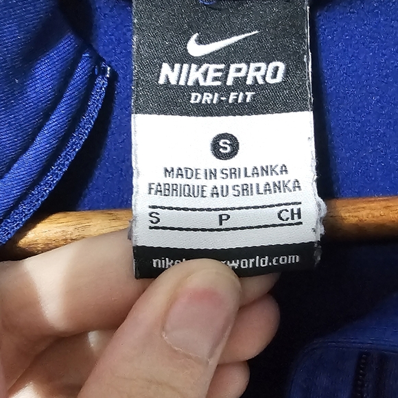 NIKE | Pro Warm Embossed Heights Vixen Raglan Zip Training Top in Navy - Picture 9 of 9